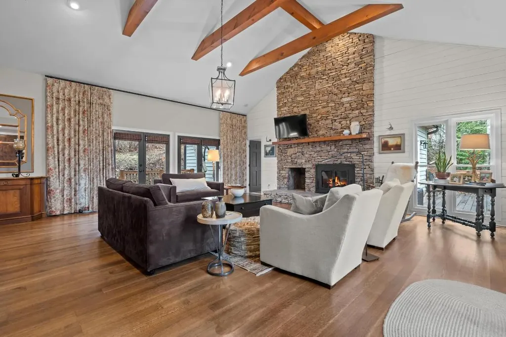 140 Lost Trail Highlands NC 28741