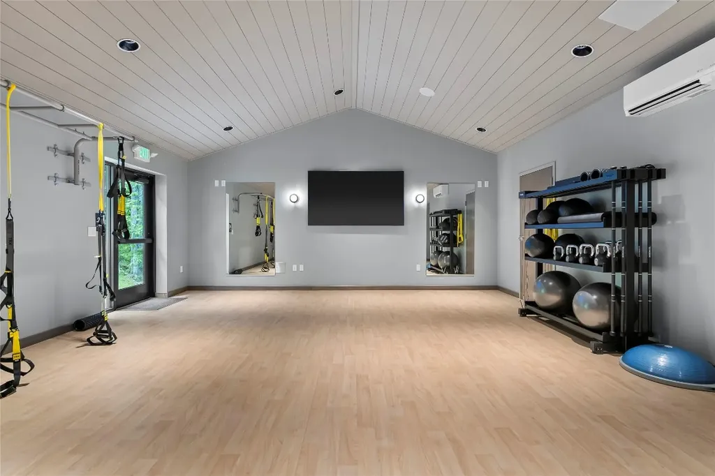 Rt-6 Broadwing Cashiers NC 28717