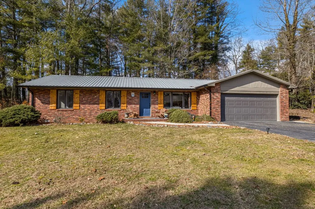 36 S Greenwood Forest Drive Etowah NC 28729