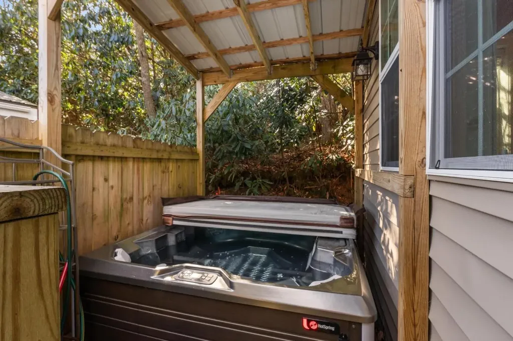 76 High Cotton Lane Highlands NC 28741