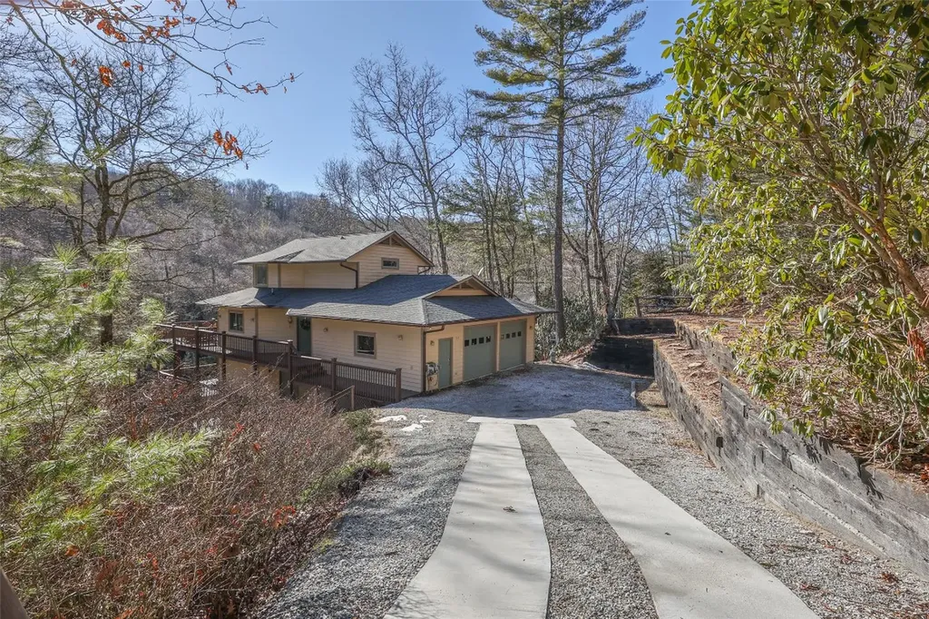 97 Twin Kettle Falls Glenville NC 28736