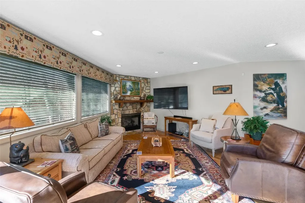 97 Twin Kettle Falls Glenville NC 28736