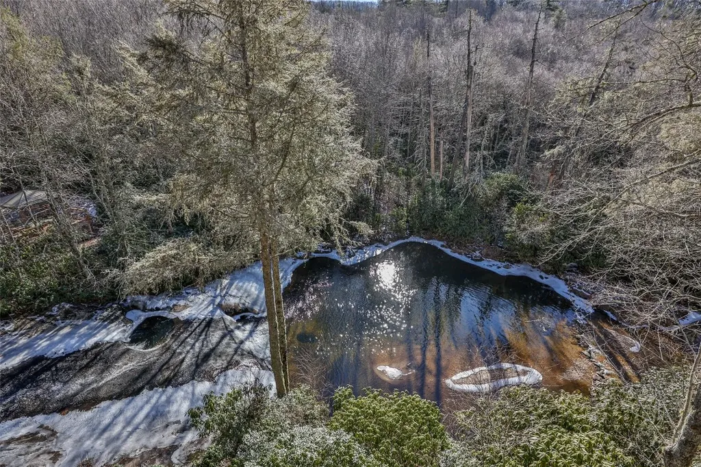97 Twin Kettle Falls Glenville NC 28736