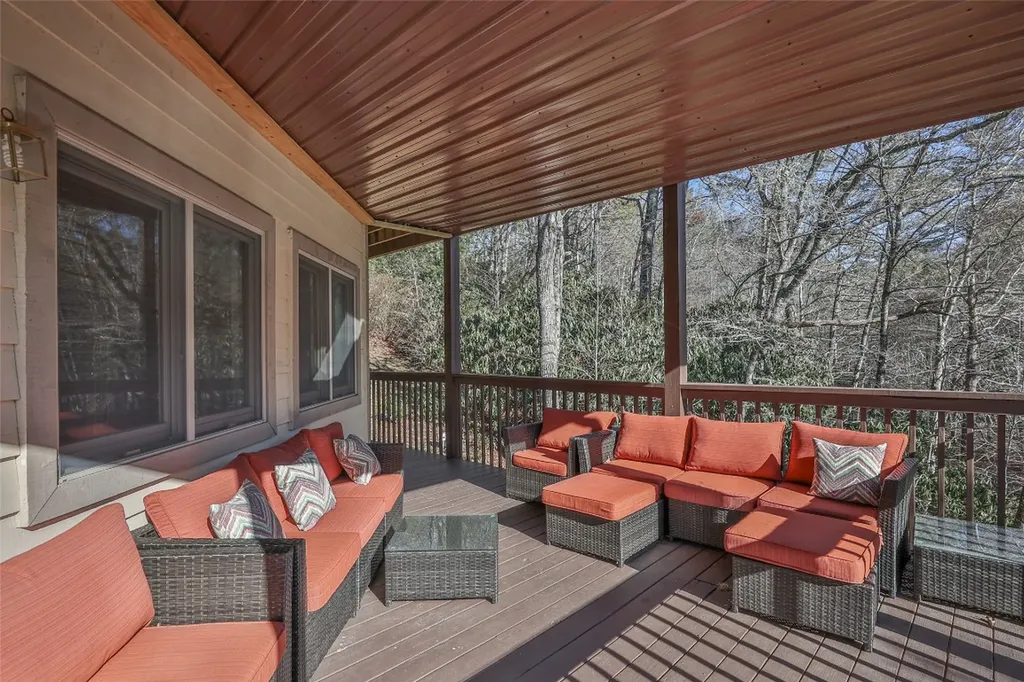 97 Twin Kettle Falls Glenville NC 28736