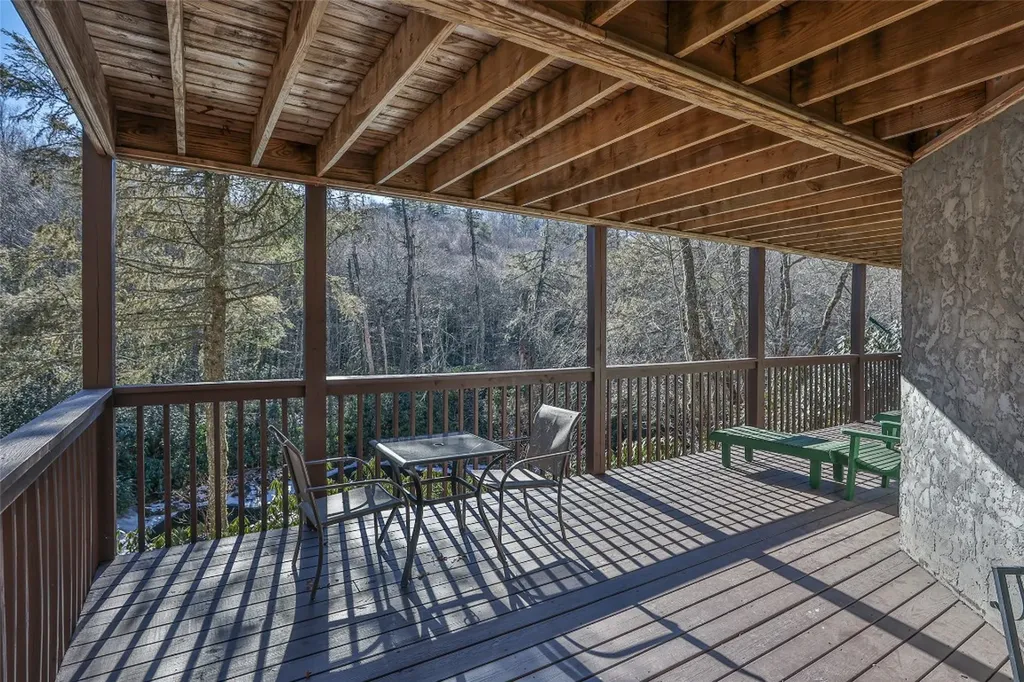 97 Twin Kettle Falls Glenville NC 28736