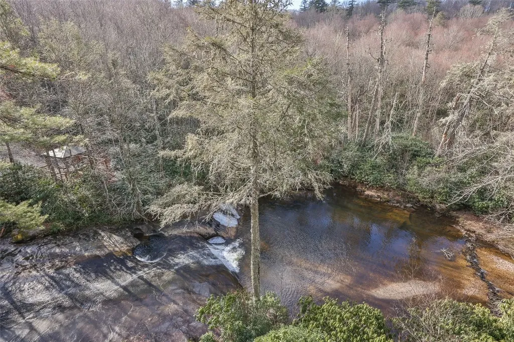 97 Twin Kettle Falls Glenville NC 28736