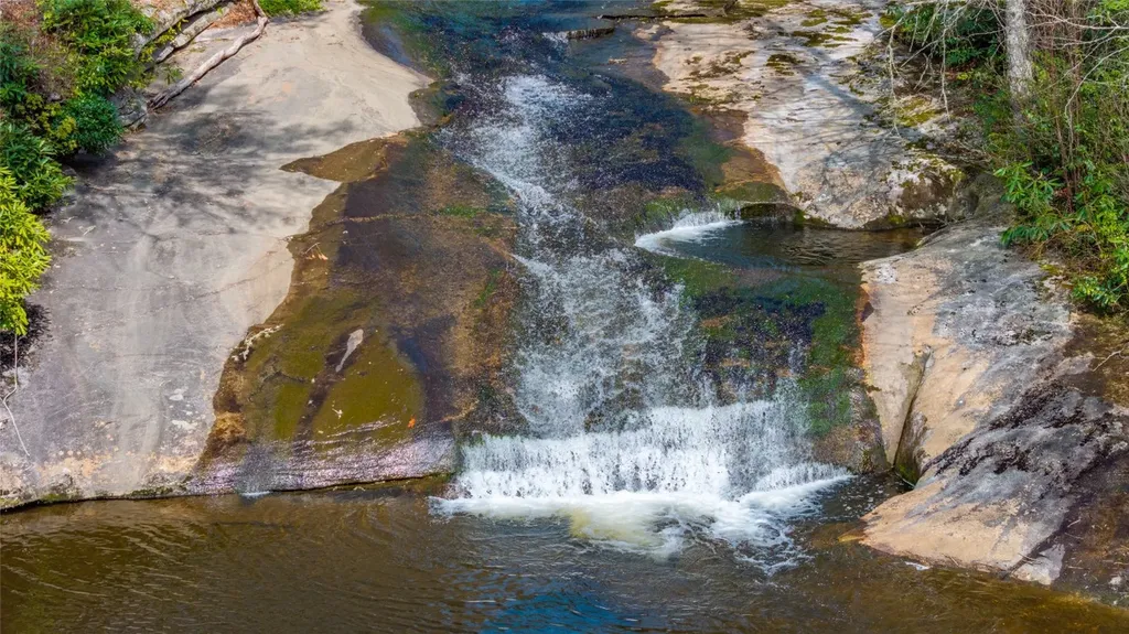 97 Twin Kettle Falls Glenville NC 28736