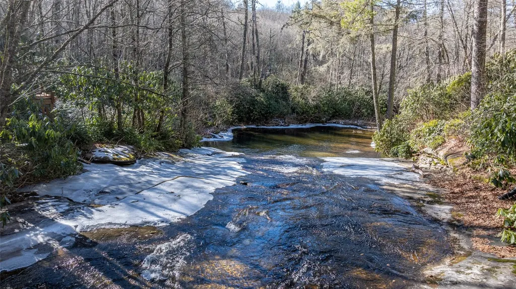 97 Twin Kettle Falls Glenville NC 28736