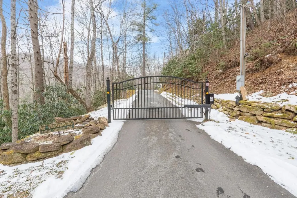 68 Parachute Ridge Glenville NC 28736