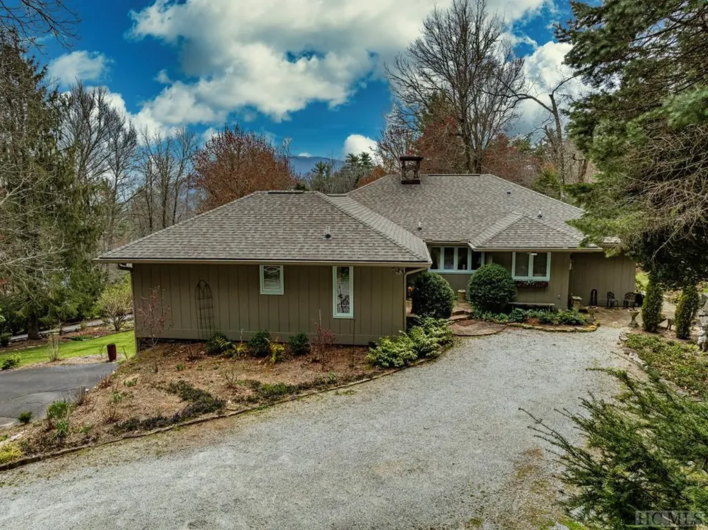 521 Azalea Lane Cashiers NC 28717
