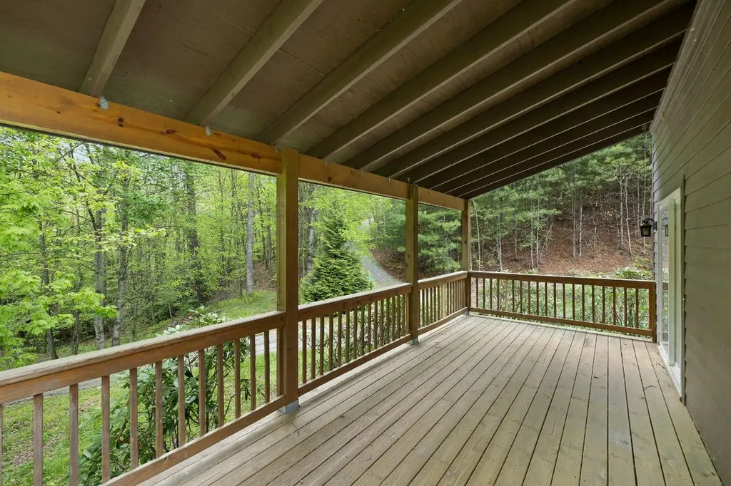 19 Winding Gap Lane Tuckasegee NC 28783