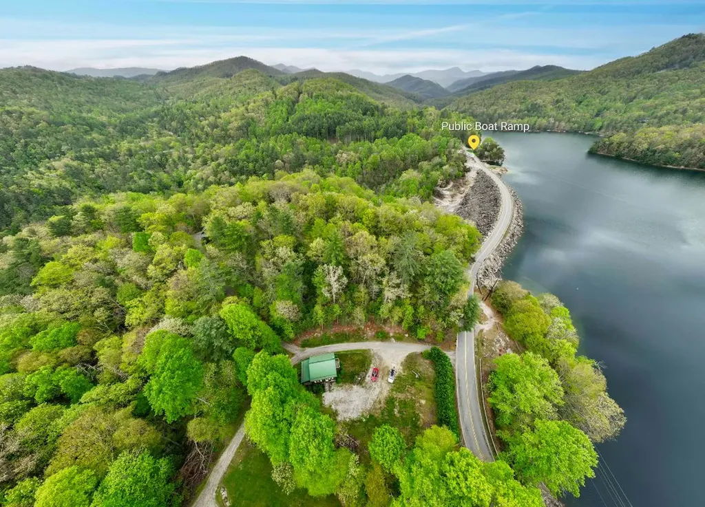 19 Winding Gap Lane Tuckasegee NC 28783