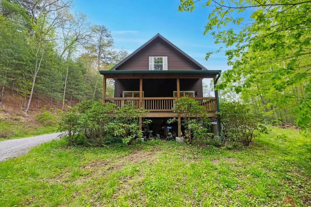 19 Winding Gap Lane Tuckasegee NC 28783