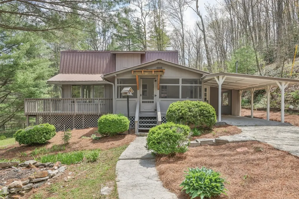 71 Buggy Barn Road Cullowhee NC 28723