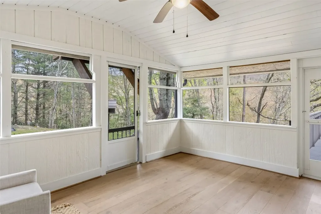 71 Buggy Barn Road Cullowhee NC 28723