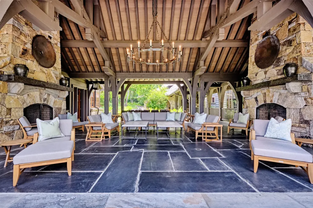 581 Sagee Woods Drive Highlands NC 28741