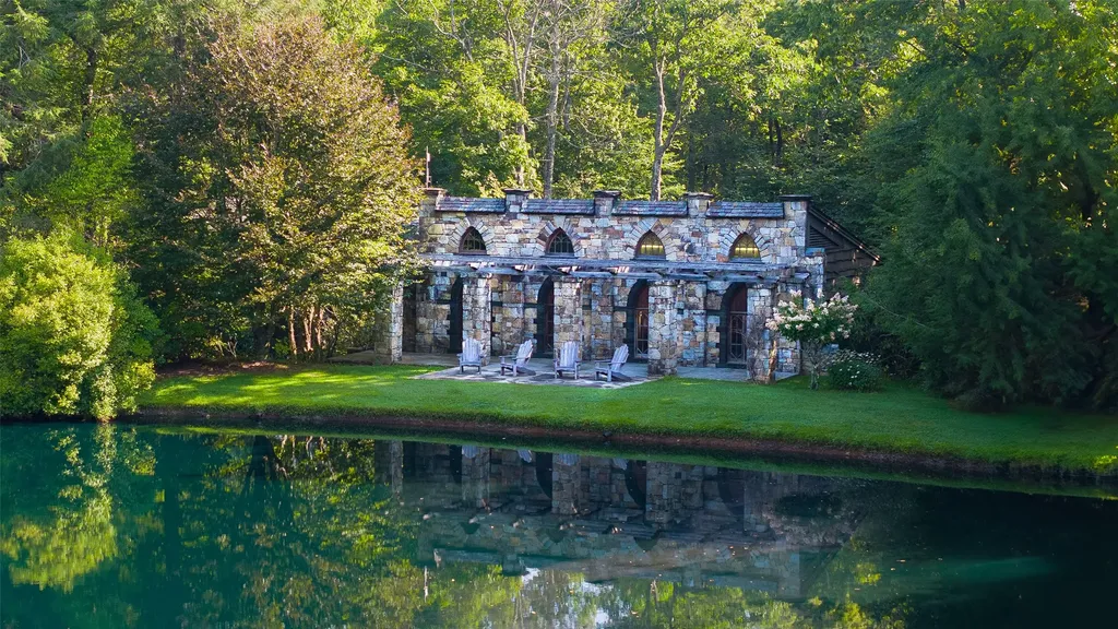 581 Sagee Woods Drive Highlands NC 28741