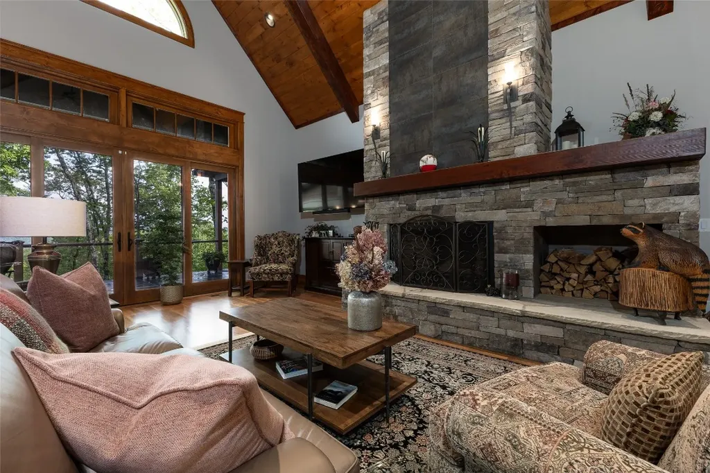 264 Jocassee Trail Sapphire NC 28774