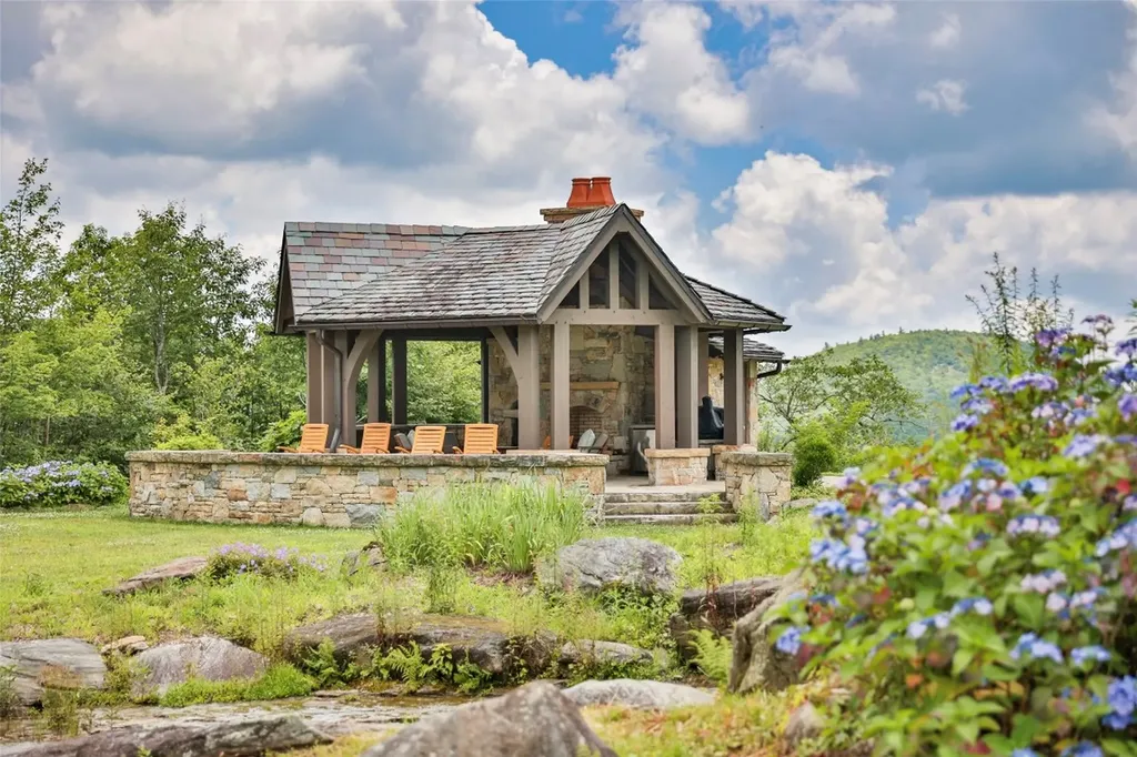 581 Sagee Woods Drive Highlands NC 28741