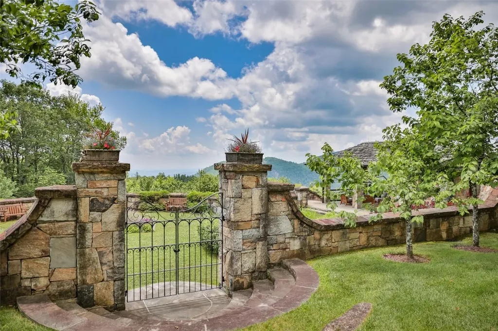 581 Sagee Woods Drive Highlands NC 28741