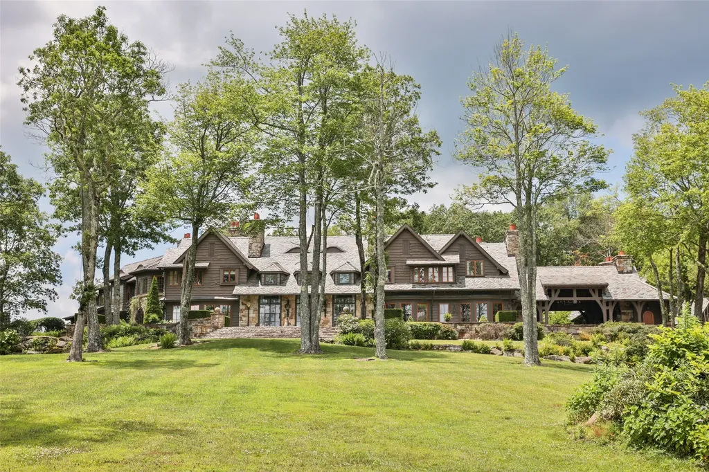 581 Sagee Woods Drive Highlands NC 28741
