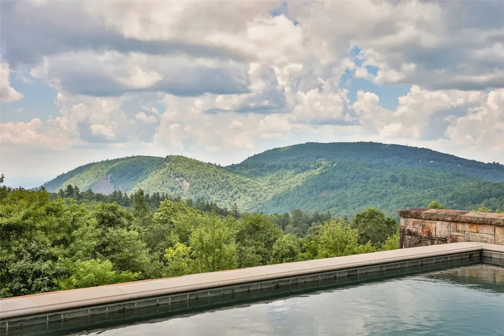 581 Sagee Woods Drive Highlands NC 28741