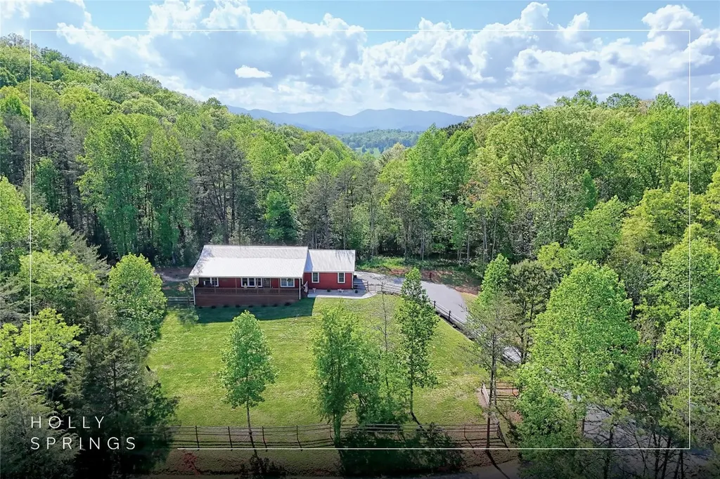 202 Wild Pear Lane Franklin NC 28734