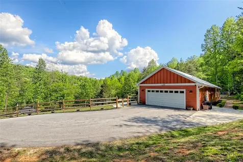 202 Wild Pear Lane Franklin NC 28734