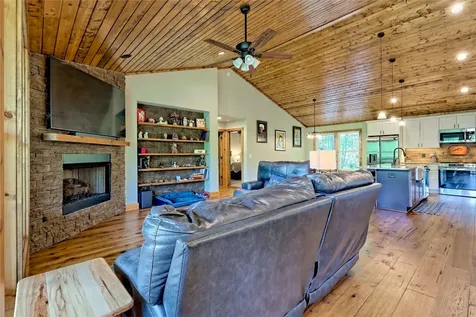 202 Wild Pear Lane Franklin NC 28734