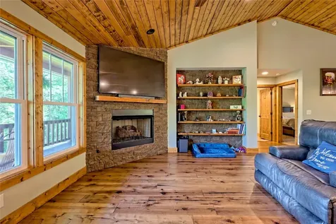 202 Wild Pear Lane Franklin NC 28734