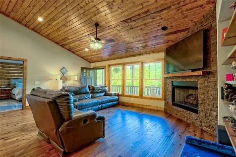 202 Wild Pear Lane Franklin NC 28734