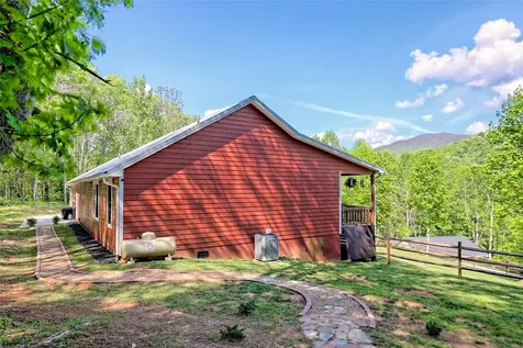 202 Wild Pear Lane Franklin NC 28734