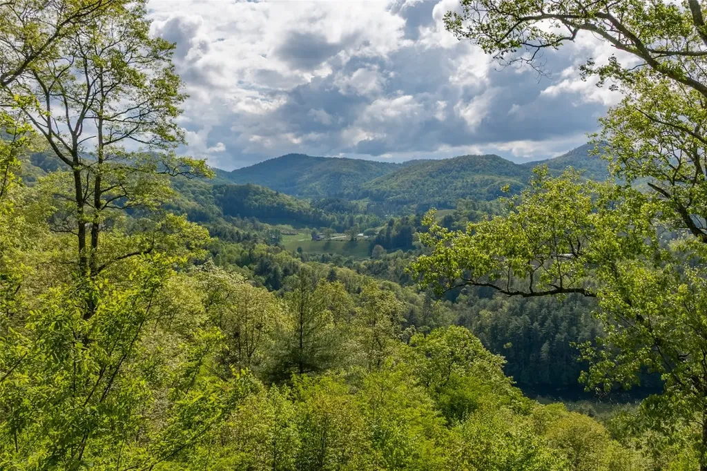 723 Shepherds Gap Road Cullowhee NC 28723