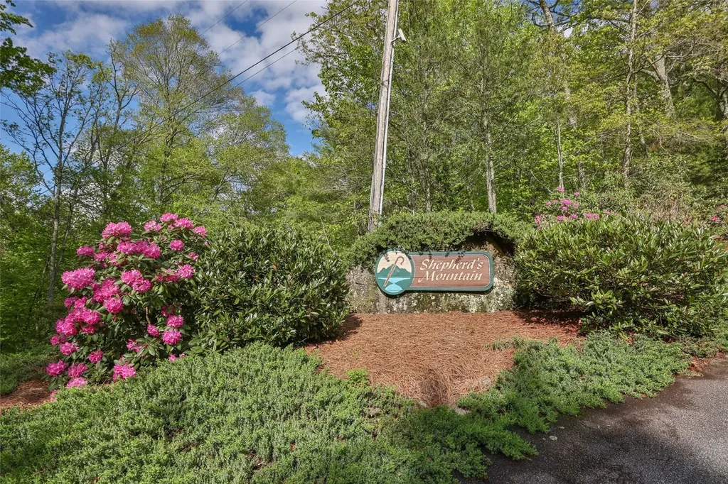 723 Shepherds Gap Road Cullowhee NC 28723