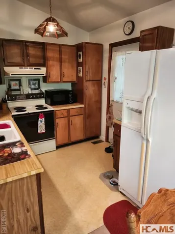 108 Easy Street Cedar Mountain NC 28718