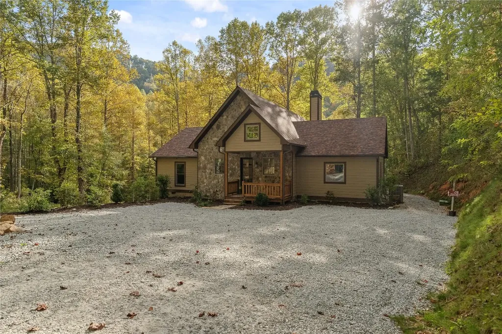 2147 Pilot Knob Road Glenville NC 28736