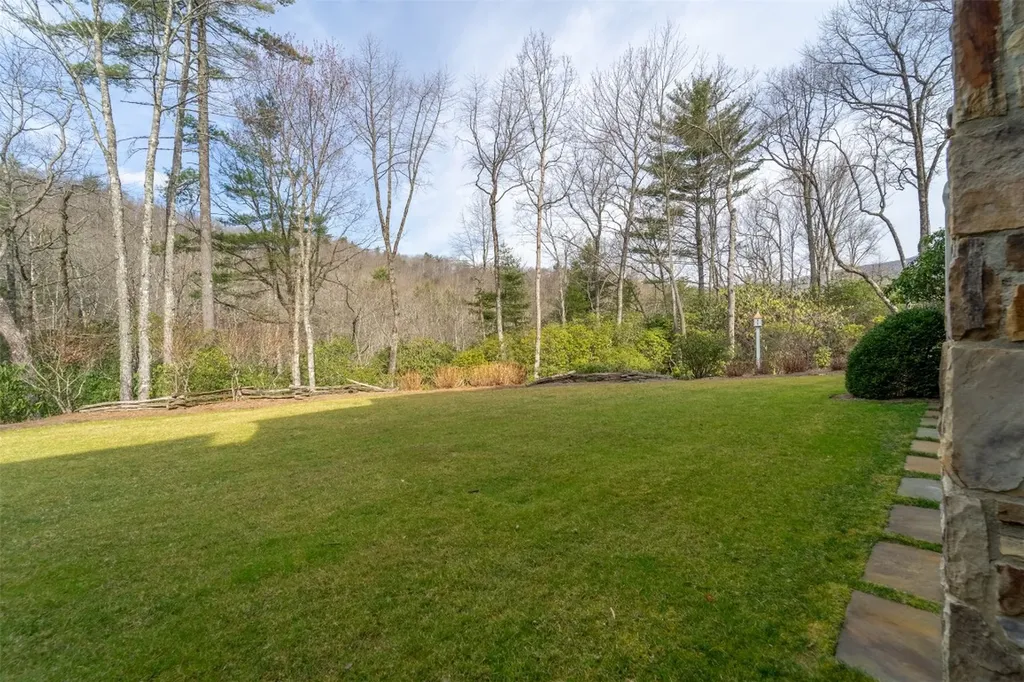 185 Little Cottage Way Sapphire NC 28774