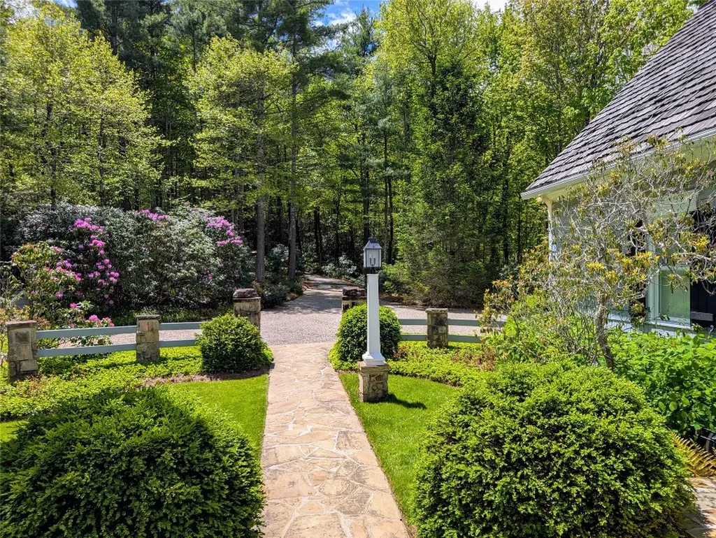 185 Little Cottage Way Sapphire NC 28774