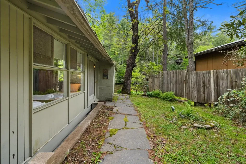 1145 Franklin Road Highlands NC 28741