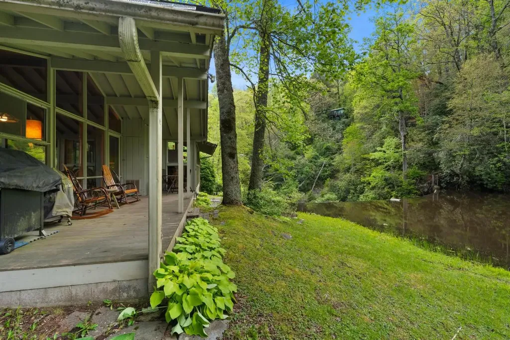 1145 Franklin Road Highlands NC 28741