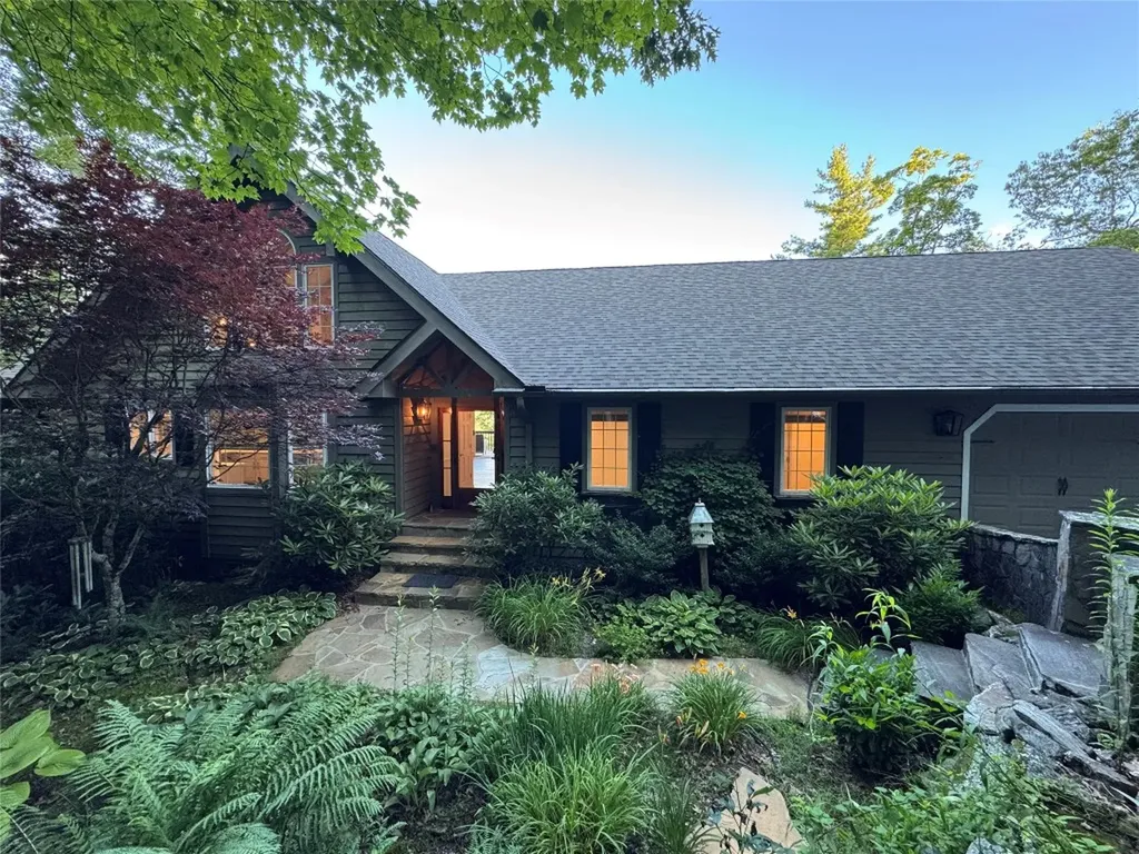 66 Summit Trail Highlands NC 28741