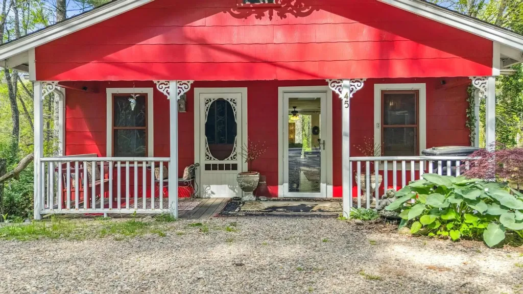 45 Cottage Row Highlands NC 28741