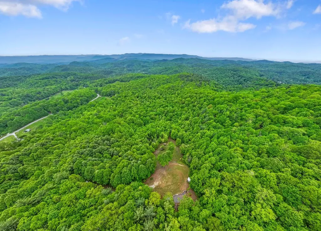 1325 Golden Road Lake Toxaway NC 28747