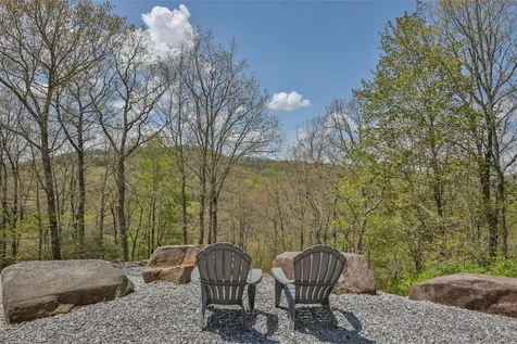 572 Mane Street Glenville NC 28736