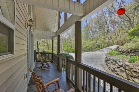 572 Mane Street Glenville NC 28736