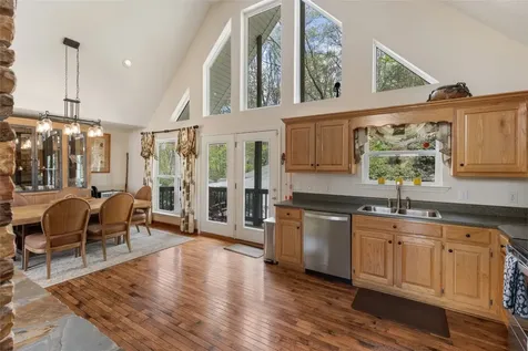 572 Mane Street Glenville NC 28736