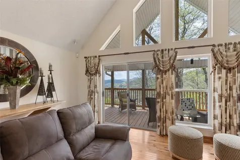 572 Mane Street Glenville NC 28736