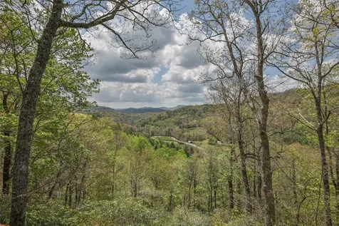 572 Mane Street Glenville NC 28736