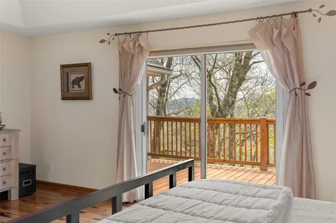 572 Mane Street Glenville NC 28736