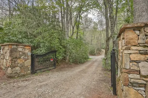 572 Mane Street Glenville NC 28736